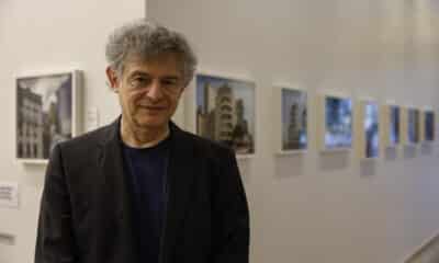 El fotógrafo español José Manuel Ballester posa durante la inauguración de su exposición 'Maravilha', este lunes en el Instituto Cervantes, en Sao Paulo (Brasil). EFE/ Sebastiao Moreira