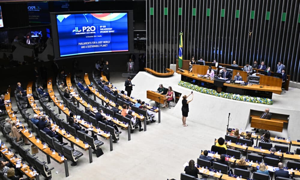 Fotografía de la ceremonia de clausura de la décima edición de la Cumbre Parlamentaria P20, este viernes en el Congreso Nacional en Brasilia (Brasil). EFE/ Andre Borges