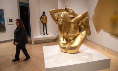 Fotografía que muestra la obra 'Siren' ('Sirena') del artista Marc Quinn en la exposición 'Solid Gold' ('Oro sólido') este miércoles, en el Museo de Brooklyn en Nueva York (Estados Unidos). EFE/ Ángel Colmenares