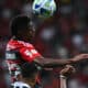 Bruno Henrique, de Flamengo, durante un partido por el Campeonato Brasileño 2023. El delantero es investigado por supuesta manipulación de apuestas deportivas en partidos de fútbol. EFE/Andre Borges