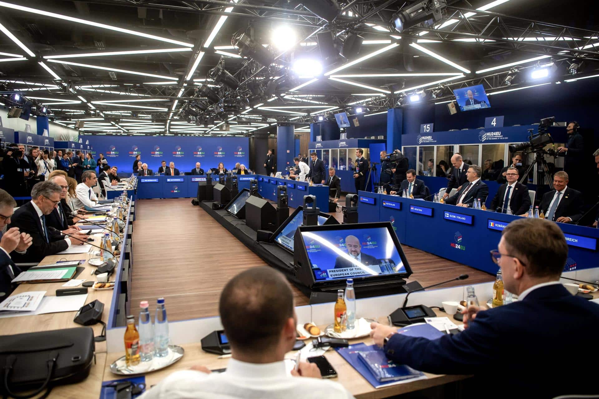 Budapest (Hungría), 08/11/2024.- Imagen de los participantes en la Cumbre informal del Consejo Europeo de la UE. EFE/EPA/ZOLTAN BALOGH HUNGARY OUT