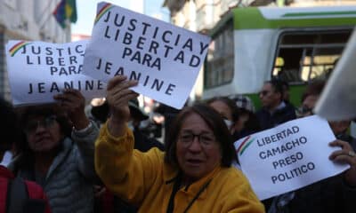 Foto de archivo de simpatizantes de la expresidenta interina de Bolivia, Jeanine Áñez (2019-2020). EFE/ Luis Gandarillas