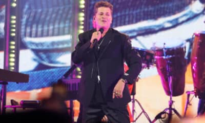 El artista colombiano, Carlos Vives, durante su presentación en el inicio de los Latin Grammy, en el Kaseya Center, en Miami (Estados Unidos). EFE/ Octavio Guzmán