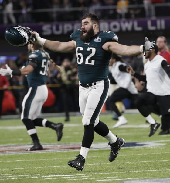 Fotografía de archivo del exjugador de fútbol americano Jason Kelce. EFE/TANNEN MAURY