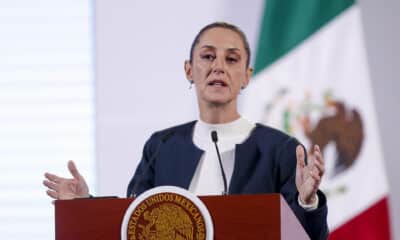 La presidenta de México, Claudia Sheinbaum, habla durante su rueda de prensa matutina en Palacio Nacional este miercoles, en Ciudad de México (México). EFE/ Isaac Esquivel