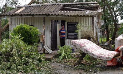 Fotografía del paso del huracán Rafael por Cuba. EFE/ Ernesto Mastrascusa