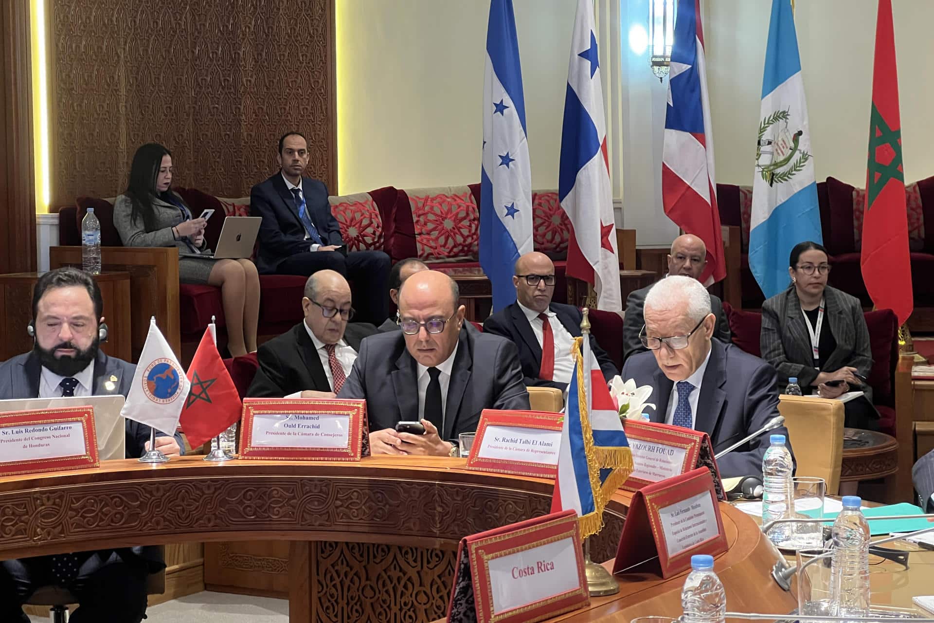 El presidente de la Cámara de Representantes (cámara baja del Parlamento marroquí), Rachid Talbi Alami, da el discurso inaugural de la XXX reunión extraordinaria del Foro de Presidentes y Presidentas de los Poderes Legislativos de Centroamérica y la Cuenca del Caribe y México (Foprel), este miércoles en Rabat. EFE/Mohamed Siali