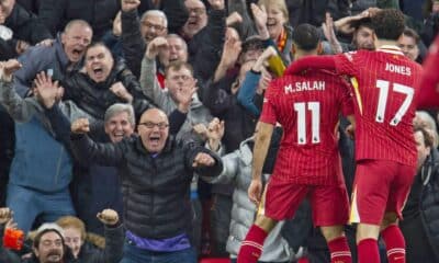 El delantero del Liverpool Mohamed Salah celebra el 2-1 durante el partido de la Premier League que han jugado Liverpool FC y Brighton & Hove Albion, en Liverpool, Reino Unido. EFE/EPA/PETER POWELL