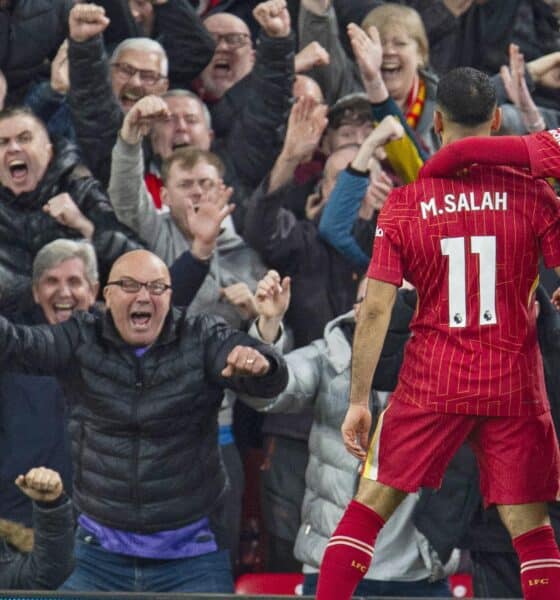 El delantero del Liverpool Mohamed Salah celebra el 2-1 durante el partido de la Premier League que han jugado Liverpool FC y Brighton & Hove Albion, en Liverpool, Reino Unido. EFE/EPA/PETER POWELL