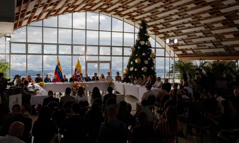 Fotografía de archivo del diálogo de paz entre el Gobierno de Colombia y el ELN, en el hotel Humboldt ubicado en el parque nacional Waraira Repano (Avila), en Caracas (Venezuela). EFE/ Rayner Peña R