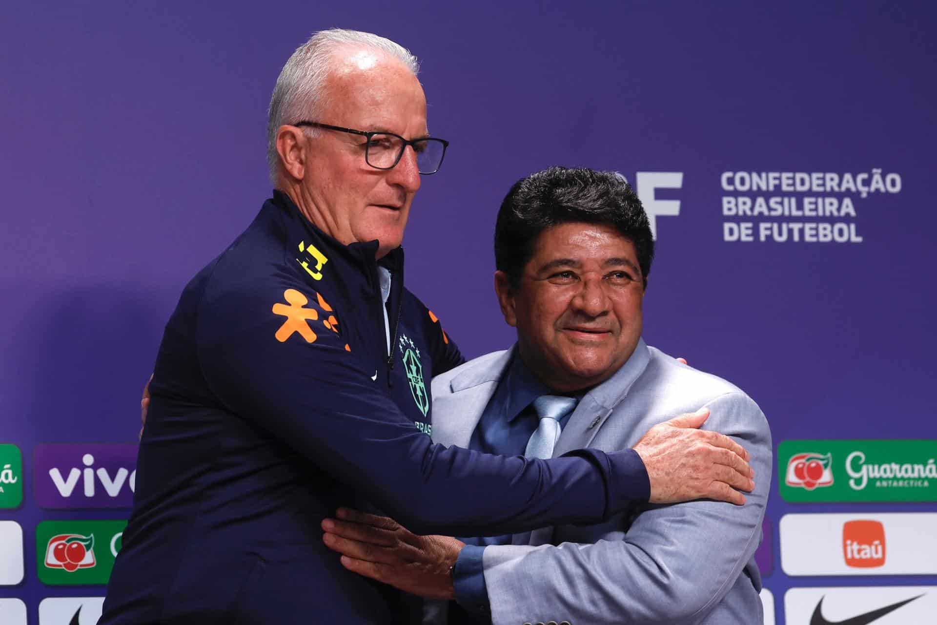 Fotografía de archivo del presidente de la Confederación Brasileña de Fútbol (CBF), Enaldo Rodrigues (i), junto al actual seleccionador de la Canarinha, Dorival Junior.EFE/ Antonio Lacerda