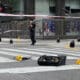 Fotografía de un cordón policial al rededor de un dron caído frente a la Embajada de Israel (al fondo), este jueves en Buenos Aires (Argentina). EFE/ Augusto Morel