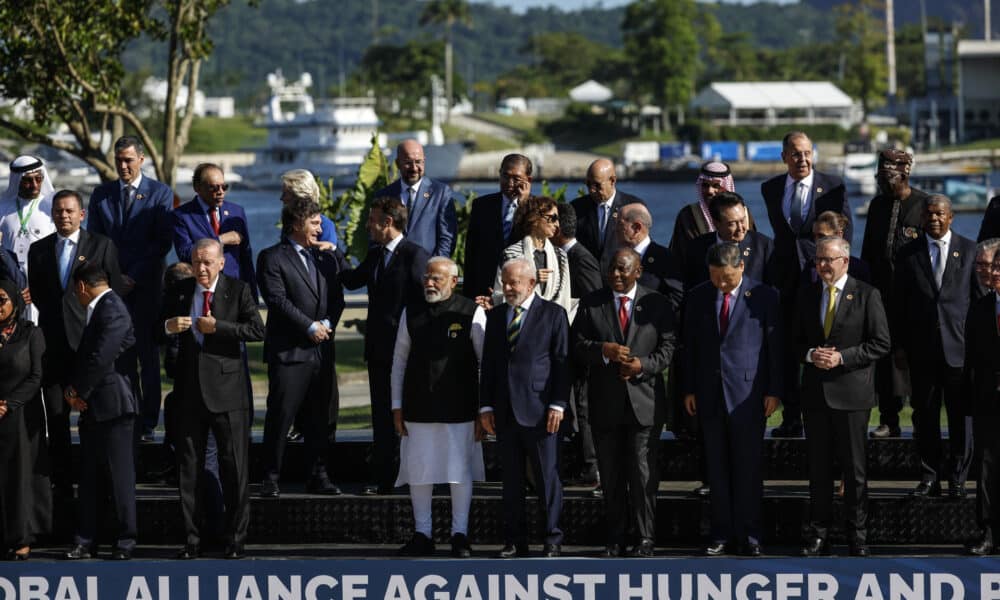 Jefes de Estado participan en la foto oficial después de la apertura de la Cumbre del G20 que comenzó este lunes en Río de Janeiro (Brasil). EFE/ Antonio Lacerda