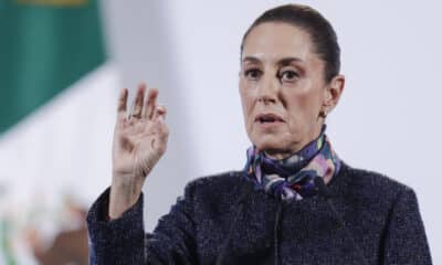 La presidenta de México, Claudia Sheinbaum, participa este jueves, en una conferencia de prensa en Palacio Nacional, de la Ciudad de México (México). EFE/ Isaac Esquivel