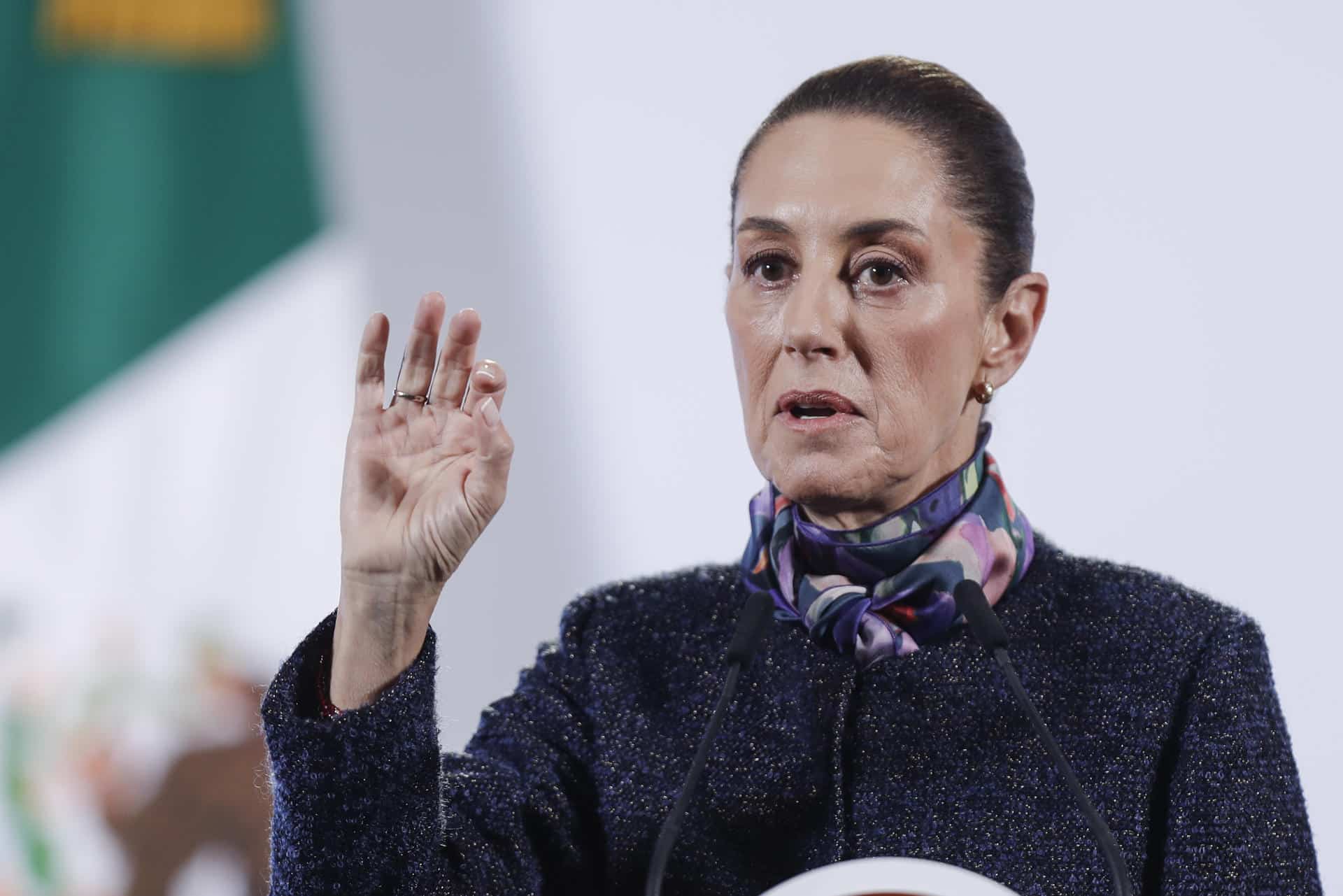 La presidenta de México, Claudia Sheinbaum, participa este jueves, en una conferencia de prensa en Palacio Nacional, de la Ciudad de México (México). EFE/ Isaac Esquivel