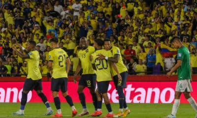 Los jugadores de Ecuador celebran un gol ante Bolivia durante un partido de las eliminatorias sudamericanas al Mundial de Fútbol 2026. EFE/ Jonathan Miranda