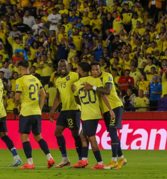 Los jugadores de Ecuador celebran un gol ante Bolivia durante un partido de las eliminatorias sudamericanas al Mundial de Fútbol 2026. EFE/ Jonathan Miranda