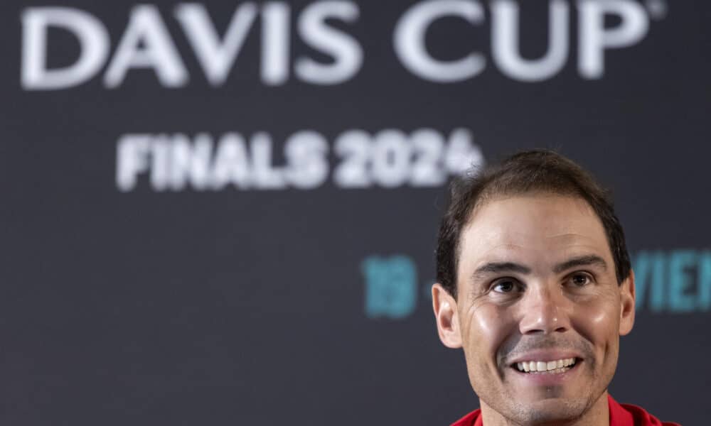 Rafa Nadal muestra su ambición de jugar en la rueda de prensa previa a las finales de Copa Davis, donde dijo que no ha viajado a Málaga con la selección española para retirarse, sino para intentar ayudar al equipo a ganar la Ensaladera, aunque todavía no esté confirmada su participación, algo que mañana decidirá el capitán, David Ferrer. EFE/Daniel Pérez