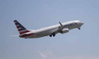 Fotografía de archivo del 30 de mayo de 2024 de un avión de la compañía American Airlines que despega desde Puerto Príncipe (Haití). EFE/Orlando Barría