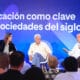 La directora ejecutiva de la Fundación Felipe González, Rocío Samper (i), el expresidente del Gobierno español Felipe González (c) y el exvicepresidente de Colombia Óscar Naranjo, hablan durante el conversatorio 'La Educación como clave de las sociedades del siglo XXI' organizado por la UNIR la Universidad en Internet en Cartagena (Colombia). EFE/ Ricardo Maldonado Rozo