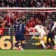 El central coreano del Bayern Múnich Minjae Kim (C) marca de cabeza el 1-0 durante el partido de la quinta jornada de la UEFA Champions League que han disputado Bayern Munich y Paris Saint-Germain (PSG) en Múnich, Alemania. EFE/EPA/ANNA SZILAGYI