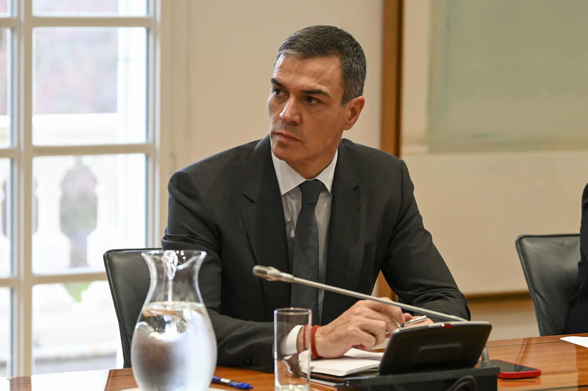 El presidente del Gobierno, Pedro Sánchez, preside el Comité de crisis para el seguimiento de los efectos de la dana, este sábado en la Moncloa. EFE/Pool Moncloa/ Borja Puig De La Bellacasa - SOLO USO EDITORIAL/SOLO DISPONIBLE PARA ILUSTRAR LA NOTICIA QUE ACOMPAÑA (CRÉDITO OBLIGATORIO) -