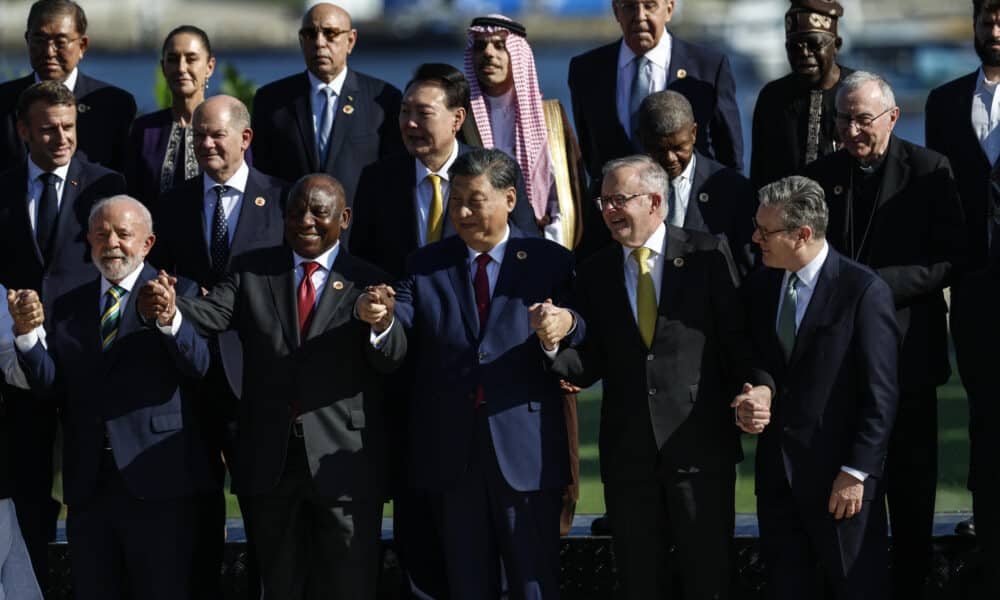 Jefes de Estado participan en la foto oficial después de la apertura de la Cumbre del G20 que comenzó este lunes en Río de Janeiro (Brasil). EFE/ Antonio Lacerda