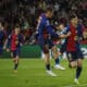 Los jugadores del FC Barcelona durante el calentamiento previo al encuentro correspondiente a la fase regular de la Liga de Campeones que disputan FC Barcelona y Brest en el estadio Lluís Companys, en Barcelona. EFE/ Alejandro García.