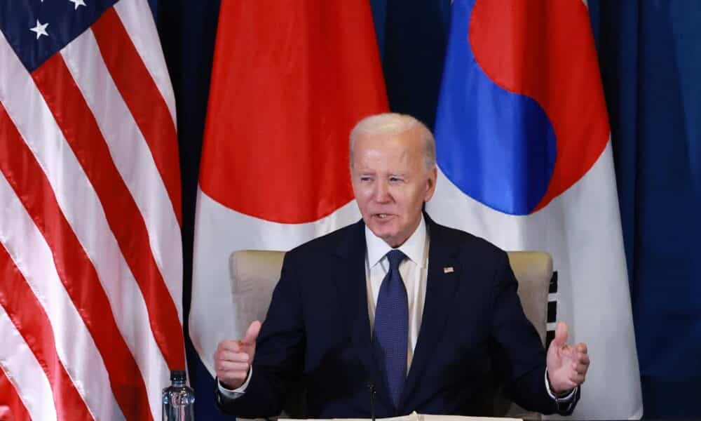 Fotografía de archivo del presidente de EE.UU., Joe Biden, en el Centro de Convenciones de Lima en Lima, Perú, el 15 de noviembre de 2024, al margen de la cumbre de Cooperación Económica Asia-Pacífico (APEC). EFE/EPA/YONHAP SURCOREA