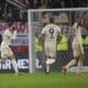 El jugador del Bayern Munich Jamal Musiala (2I) celebra con Harry Kane durante el partido de la Bundesliga que han jugado FC St. Pauli y FC Bayern Munich en el Millerntor Stadium de Hamburgo, Alemania. EFE/EPA/FABIAN BIMMER