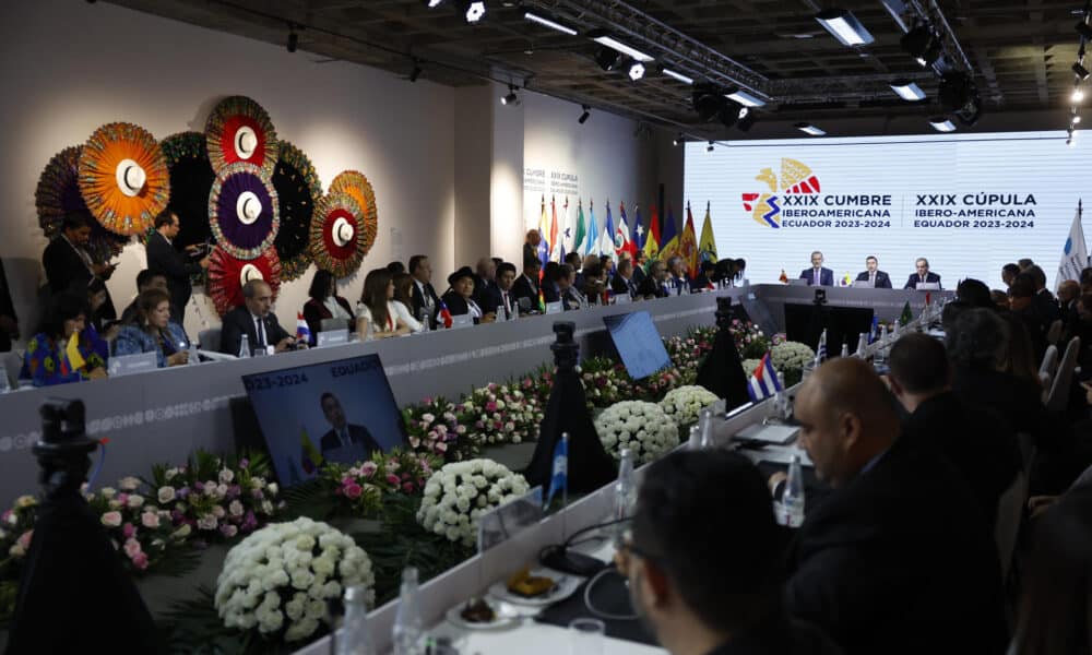 Fotografía de la sesión plenaria de la XXIX Cumbre Iberoamericana este viernes, en el museo Pumapungo en Cuenca (Ecuador). EFE/ Mariscal