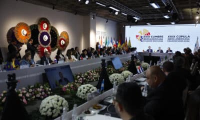 Fotografía de la sesión plenaria de la XXIX Cumbre Iberoamericana este viernes, en el museo Pumapungo en Cuenca (Ecuador). EFE/ Mariscal