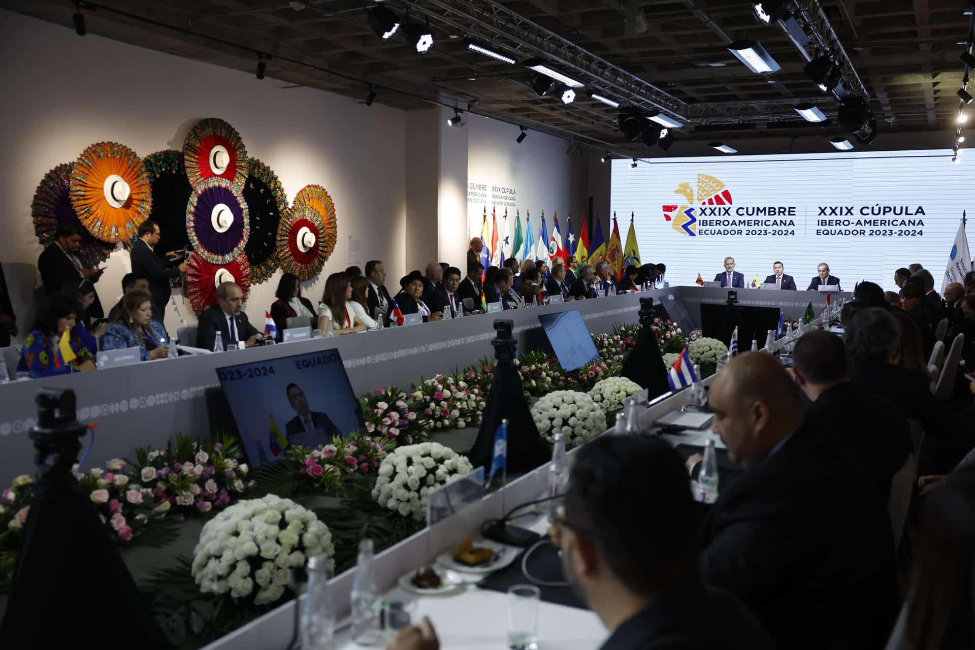 Fotografía de la sesión plenaria de la XXIX Cumbre Iberoamericana este viernes, en el museo Pumapungo en Cuenca (Ecuador). EFE/ Mariscal