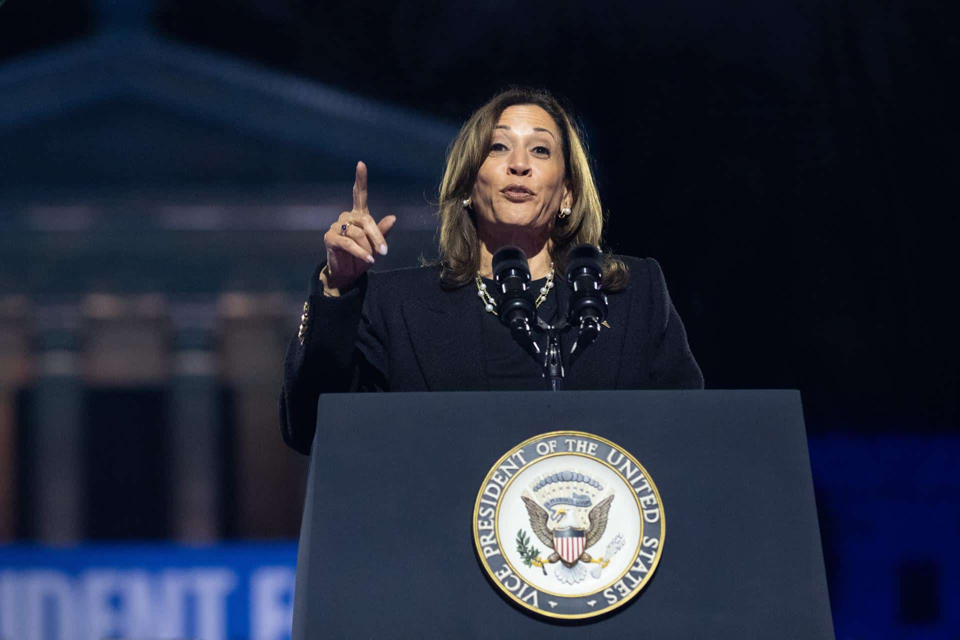 La vicepresidenta estadounidense y candidata demócrata a la Casa Blanca, Kamala Harris, este lunes en un mitin en Filadelfia (EE.UU.). EFE/EPA/DAVID MUSE