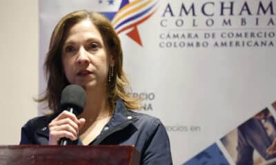 La presidenta de la Cámara Colombo Americana (AmCham Colombia), María Claudia Lacouture, habla durante el conversatorio 'Elecciones Presidenciales en Estados Unidos, análisis de los resultados y perspectivas de la relación bilateral' este 26 de noviembre de 2024, en Bogotá (Colombia). EFE/ Mauricio Dueñas Castañeda