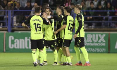 Los jugadores del Betis celebran uno de los goles en el encuentro de primera ronda de Copa del Rey contra el CD Gévora. EFE/ Jero Morales