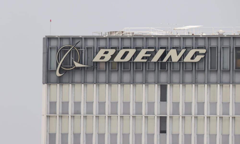 Fotografía de archivo en donde el logotipo de Boeing se muestra en uno de sus edificios en El Segundo, California, EE.UU. EFE/CAROLINE BREHMAN