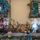 Personas asisten a la celebración del Festival de las Flores este sábado, en Antigua Guatemala. EFE/ David Toro