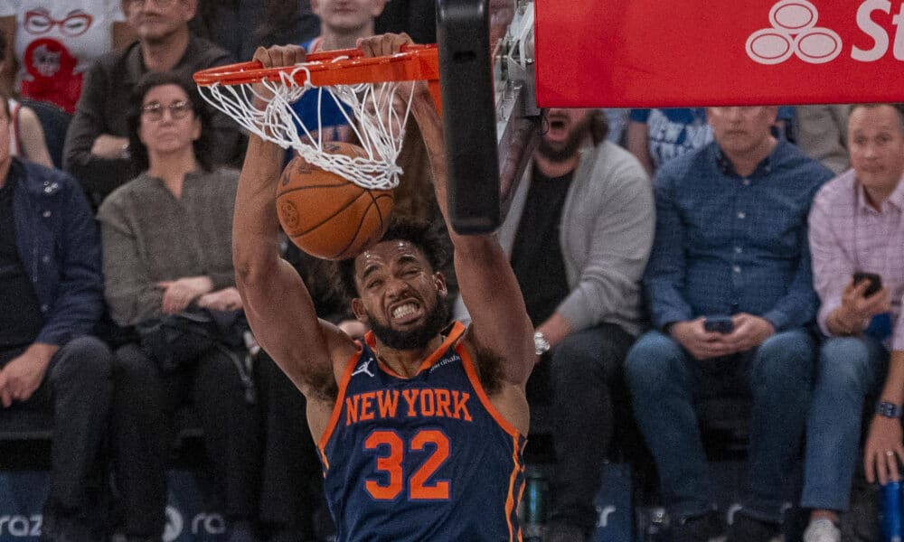 Los Knicks, con un recital de 32 puntos y 11 rebotes del dominicano Karl-Anthony Towns ganaron a los Milwaukee Bucks en Nueva York. EFE/ Ángel Colmenares