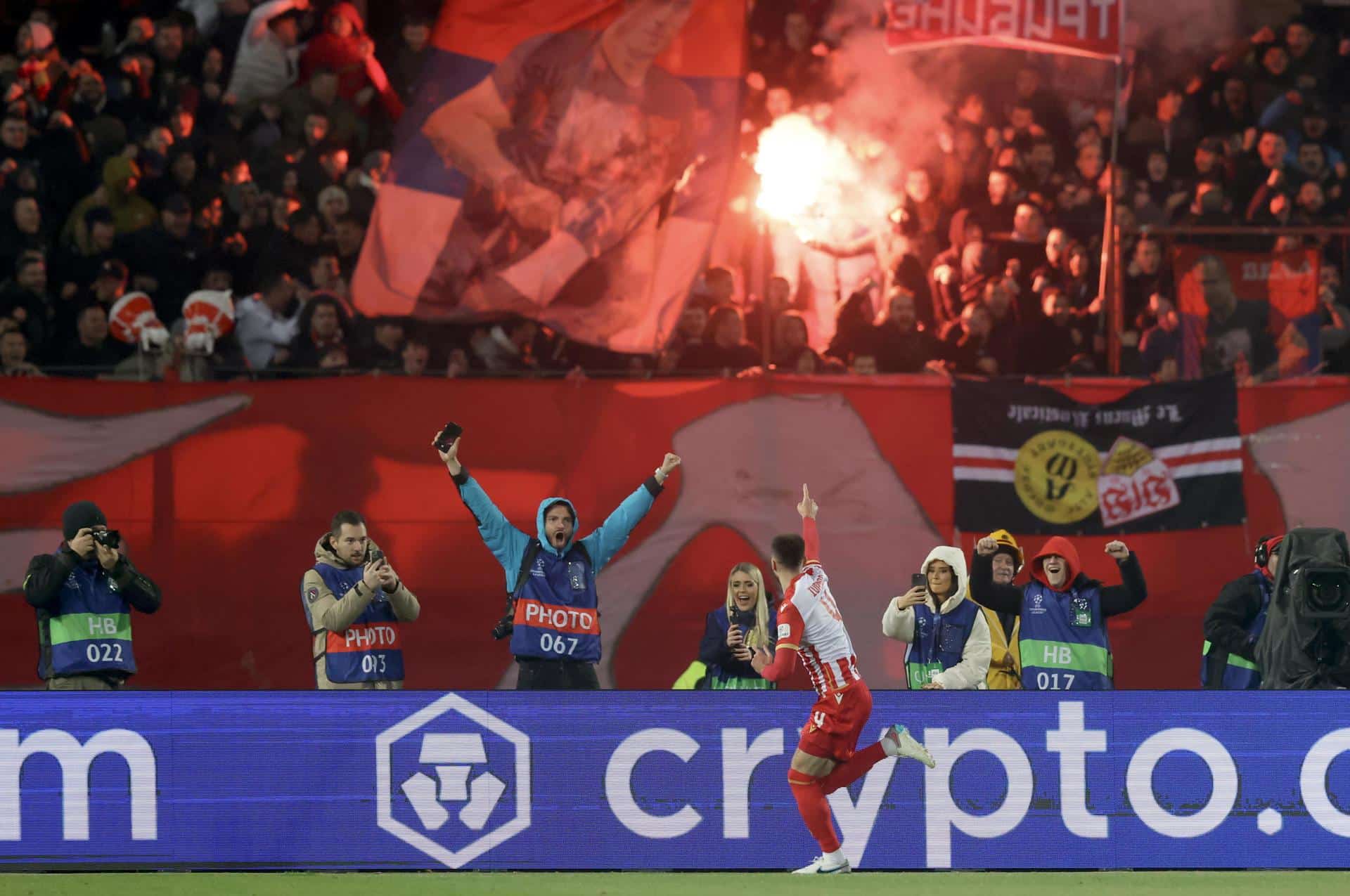 Mirko Ivanic, del Estrella Roja, celebra el 3-1 durante el partido de la UEFA Champions League que han jugado Estrella Roja y VFB Stuttgart en Belgrado, SerbiaEFE/EPA/ANDREJ CUKIC