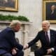 El presidente de EE. UU., Joe Biden (R), y el presidente electo, Donald Trump, durante una reunión en la Oficina Oval de la Casa Blanca en Washington, D.C., EE. UU., el 13 de noviembre de 2024. EFE/Al Drago