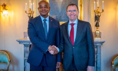 Fotografía cedida por la Cancillería de Colombia que muestra a los ministros de Relaciones Exteriores de Colombia, Luis Gilberto Murillo (i), y de Noruega, Espen Barth Eide, posando en Oslo (Noruega), por la conmemoración del octavo aniversario del acuerdo de paz que el Gobierno y las FARC firmaron en 2016. EFE/ Cancillería de Colombia