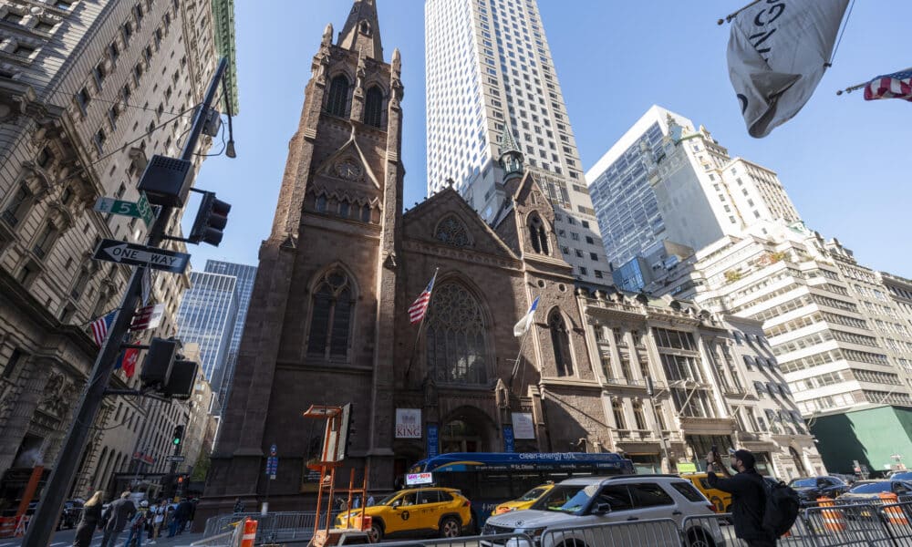 Fotografía de la Iglesia Presbiteriana, este viernes en la Quinta Avenida de Nueva York (Estados Unidos). EFE/ Ángel Colmenares