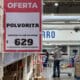 Fotografía de un cartel de oferta en un supermercado mayorista el 8 de noviembre de 2024, en Buenos Aires (Argentina). EFE/Juan Ignacio Roncoroni