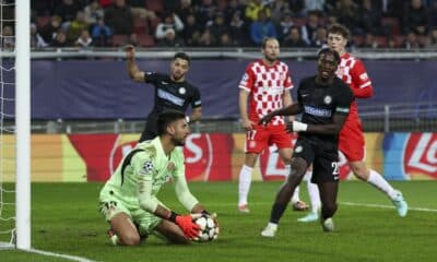 El portero del Girona Paulo Gazzaniga en acción durante el partido de la UEFA Champions League que han jugado Sturm Graz y FC Girona en Graz, Austria. EFE/EPA/GINTARE KARPAVICIUTE