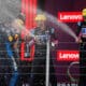 El neerlandés Max Vertapeppen (i) de Red Bull, primer lugar, el francés Esteban Ocon (c) de Alpine, segundo lugar, y el francés Pierre Gasly (d) de Alpine, tercer lugar, celebran en el podio del Gran Premio de Sao Paulo de la Fórmula Uno este domingo, en el circuito de Interlagos en Sao Paulo (Brasil). EFE/ Isaac Fontana