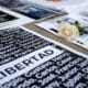 Fotografía de un cartel con la palabra "libertad" junto a una flor blanca durante una protesta frente al Ministerio Público para exigir la liberación de presuntos presos políticos en Caracas (Venezuela). EFE/ Ronald Peña