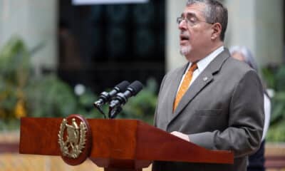 Fotografía de archivo del presidente de Guatemala, Bernardo Arévalo de León. EFE/ David Toro