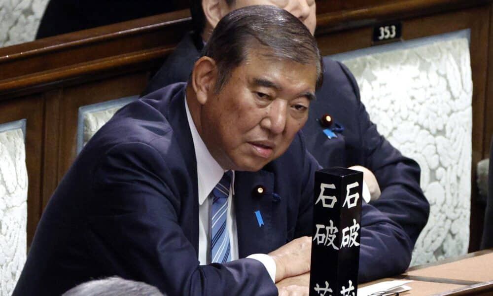 El primer ministro japonés, Shigeru Ishiba, asiste a una sesión en la Cámara Baja del Parlamento en Tokio, Japón, el 11 de noviembre de 2024. EFE/EPA/FRANCK ROBICHON