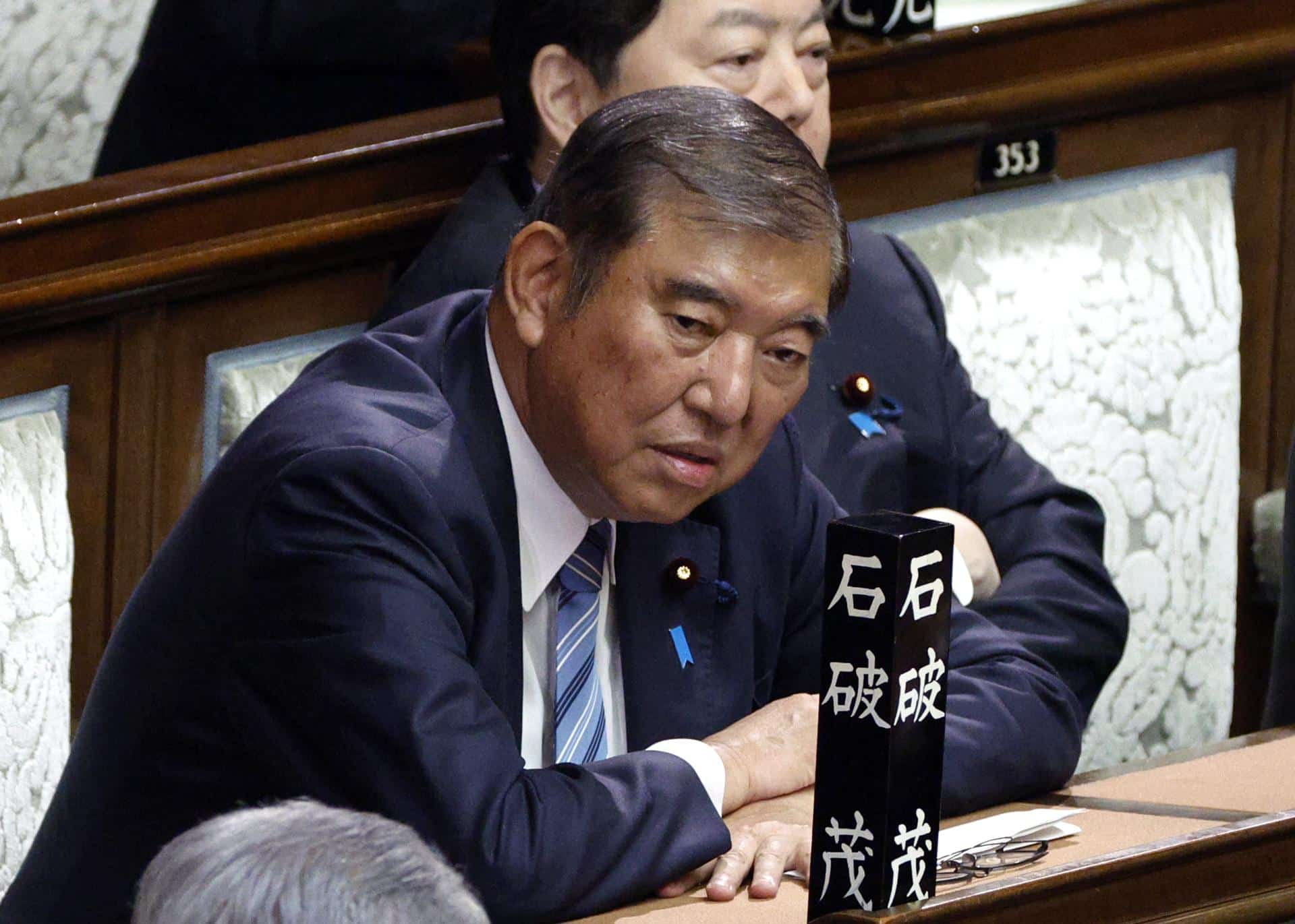 El primer ministro japonés, Shigeru Ishiba, asiste a una sesión en la Cámara Baja del Parlamento en Tokio, Japón, el 11 de noviembre de 2024. EFE/EPA/FRANCK ROBICHON